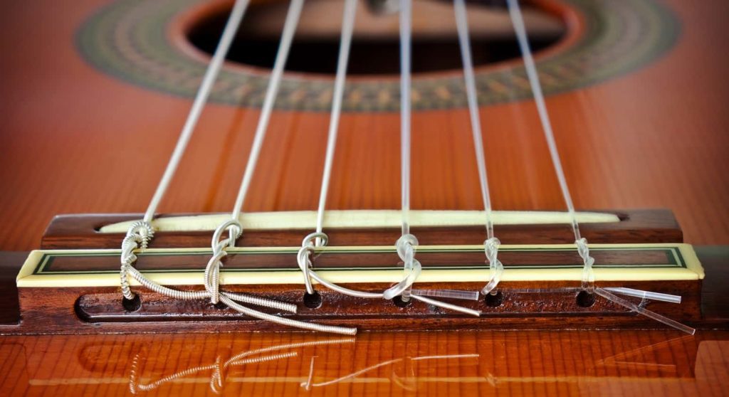 violão cordas de nylon no detalhe